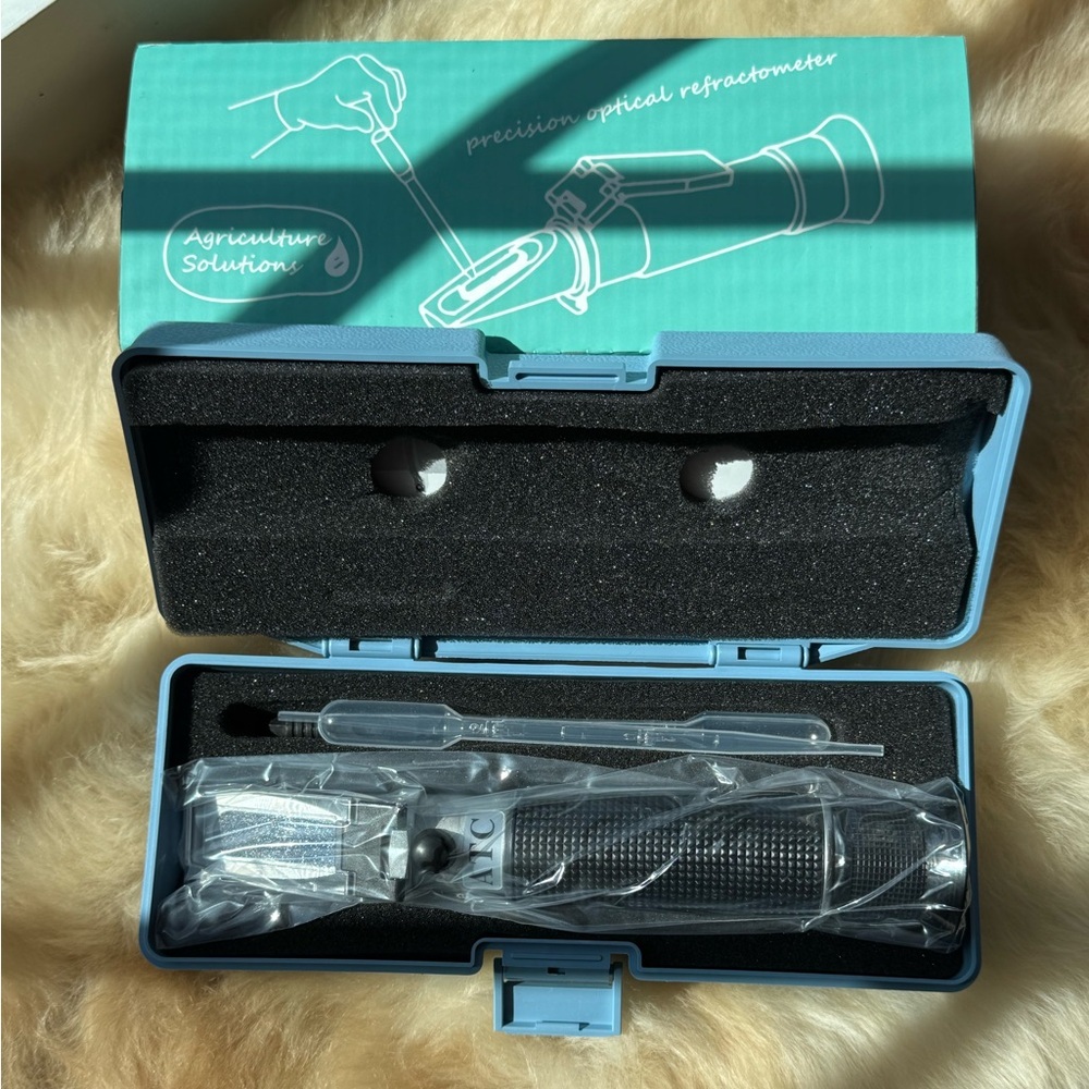 Portable Refractometer + Calibration Fluid